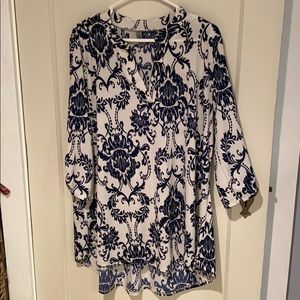 Honeyme curvy XL Navy floral v-neck blouse